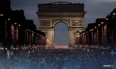 Le peuple français sur les Champs-Elysées pour fêter la victoire des bleus.