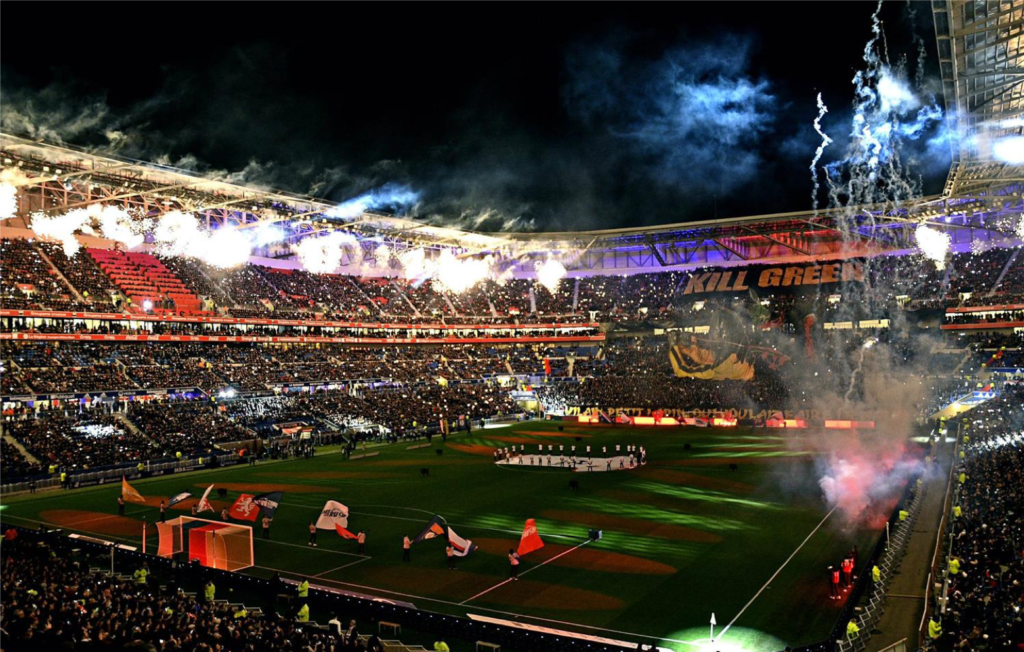 Le Groupama Stadium un soir de match